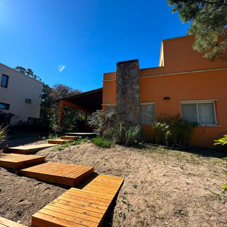 Casa amplia para 6 personas en Valeria del Mar - Three-Bedroom Home - 6