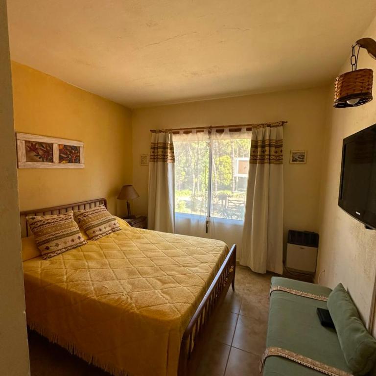 Casa amplia para 6 personas en Valeria del Mar - Three-Bedroom Home - 8