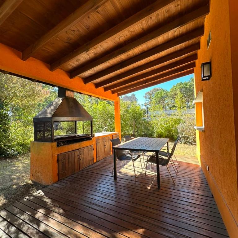 Casa amplia para 6 personas en Valeria del Mar - Three-Bedroom Home - 9