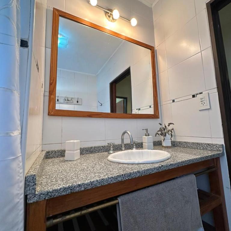 Casa amplia para 6 personas en Valeria del Mar - Three-Bedroom Home - 11
