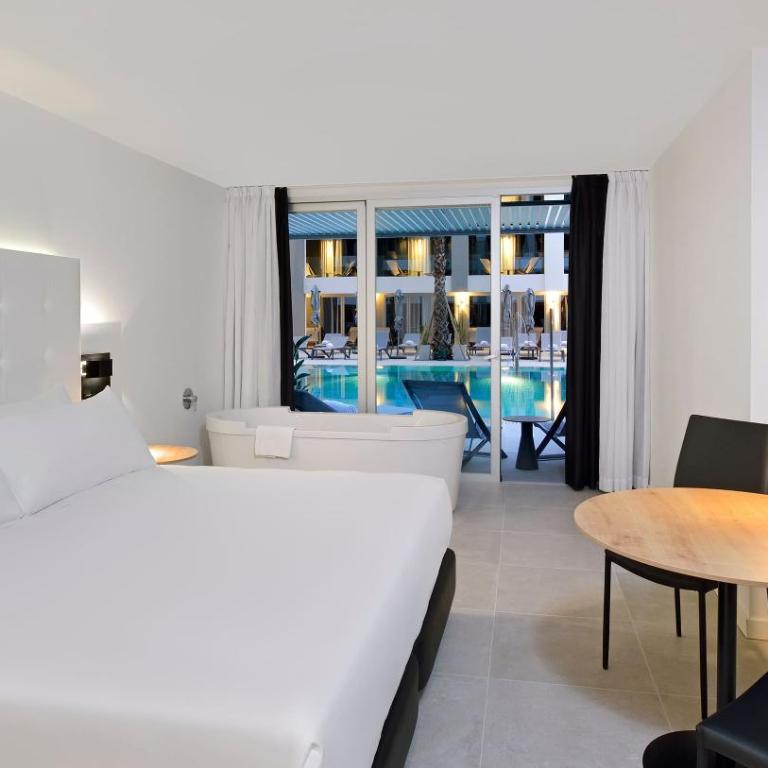 INNSiDE by Meliá Palma Bosque - Habitación Innside Premium con acceso directo a la piscina - 4