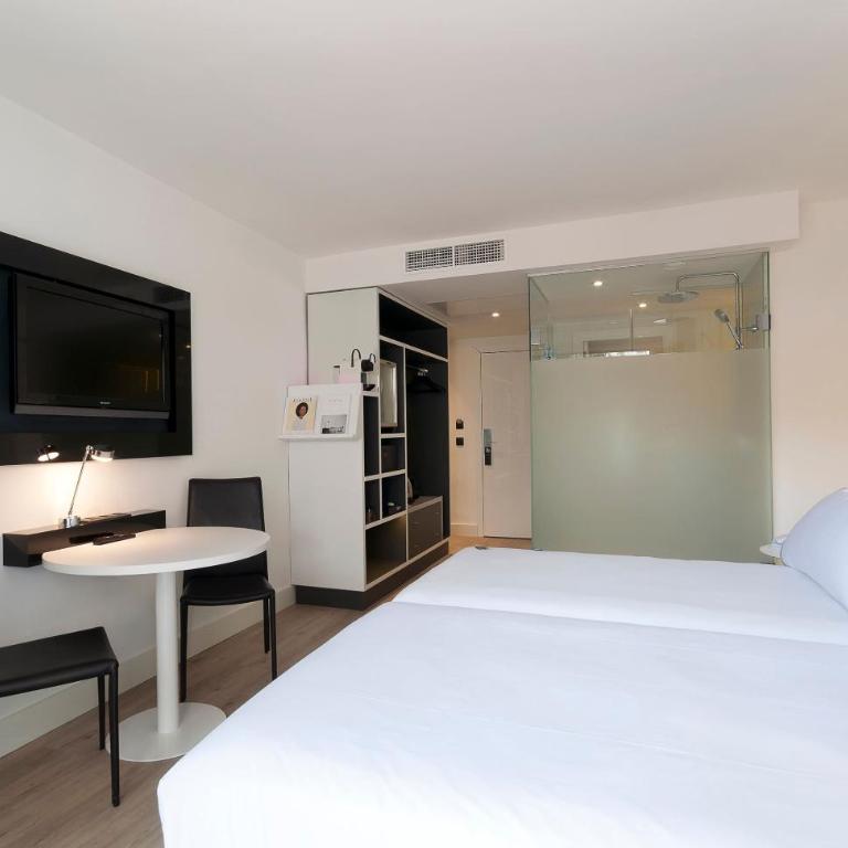 INNSiDE by Meliá Palma Bosque - The Innside Premium Room - Pool View and Balcony - 4