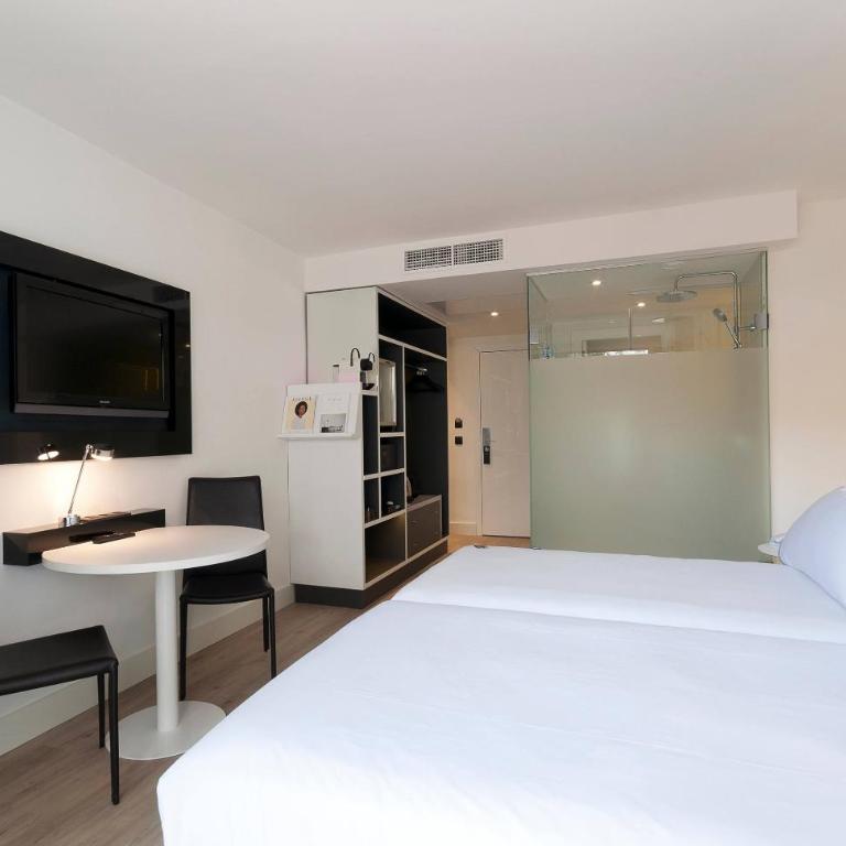 INNSiDE by Meliá Palma Bosque - The Innside Premium Room - Pool View and Balcony - 3
