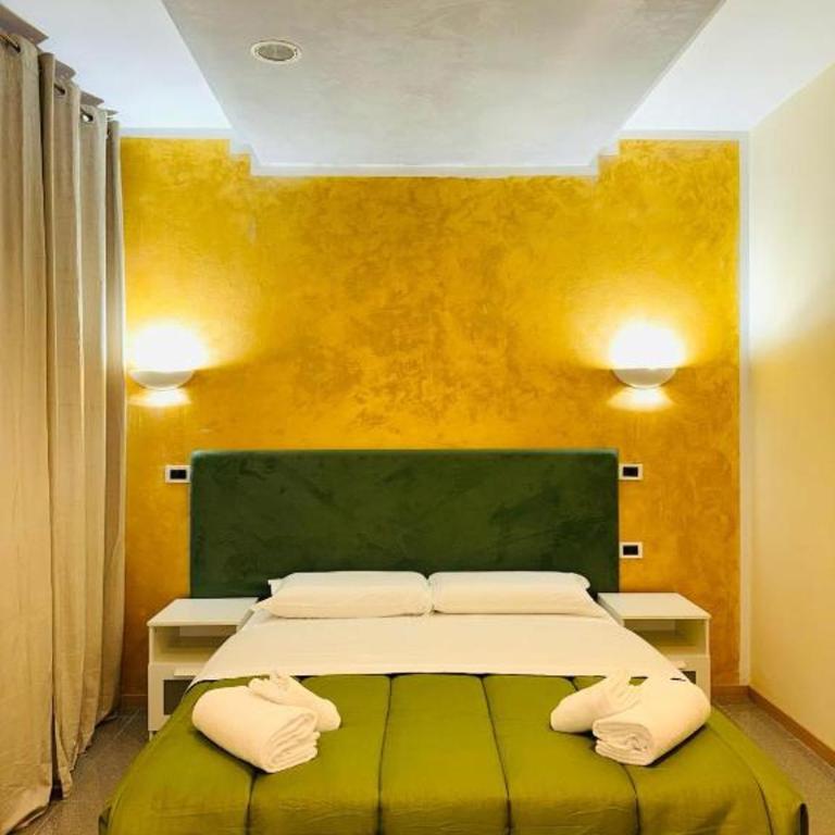 Affitta Camera 14 - Camera Tripla Basic con Bagno in Comune - 1