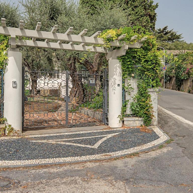 LuisHome - Imperia Home Apartments - Two-Bedroom Deluxe Apartment with Garden View - 26