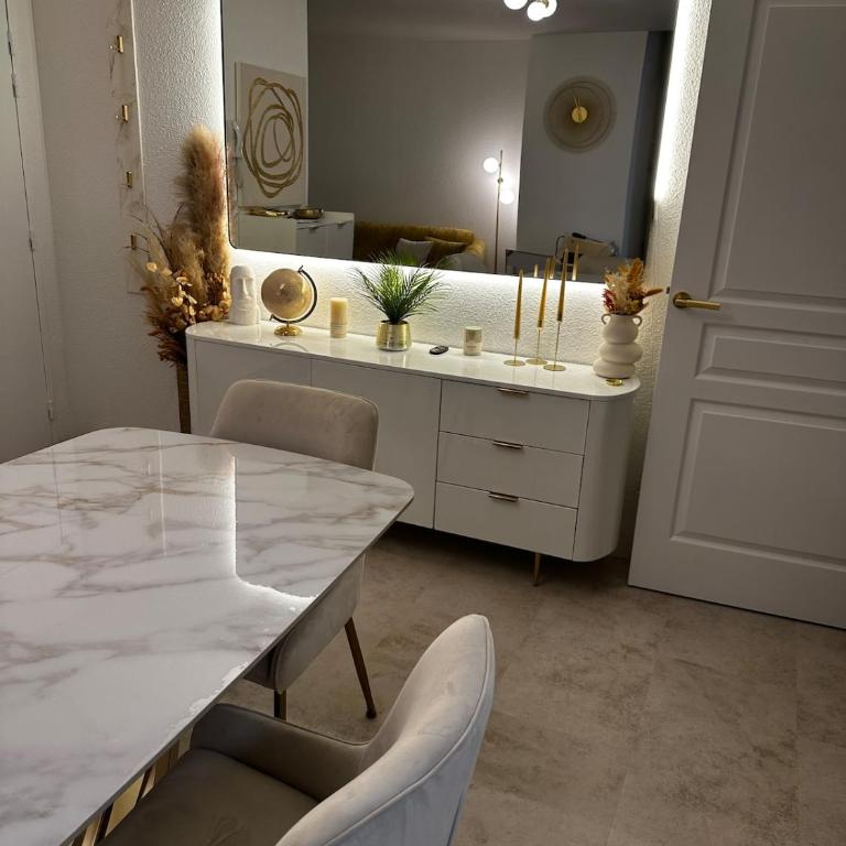Les Dorures du Château, Appartement de Prestige - Appartement 1 Chambre - 2
