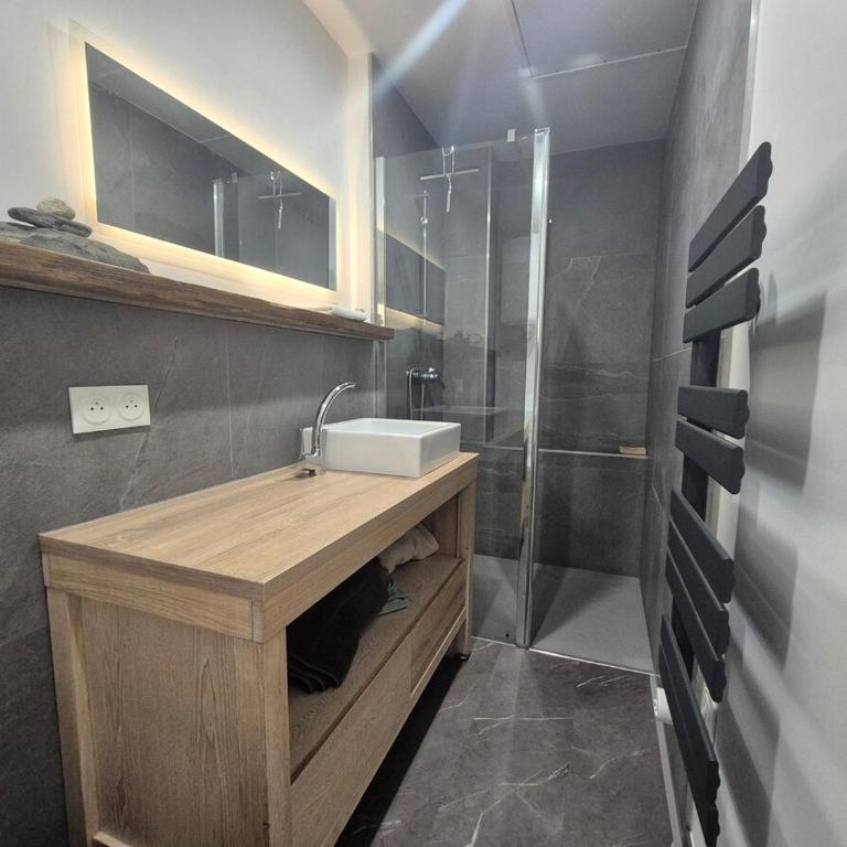 6 GRANDE RUE - Superbe 2 pièces hyper centre - Appartement - 8