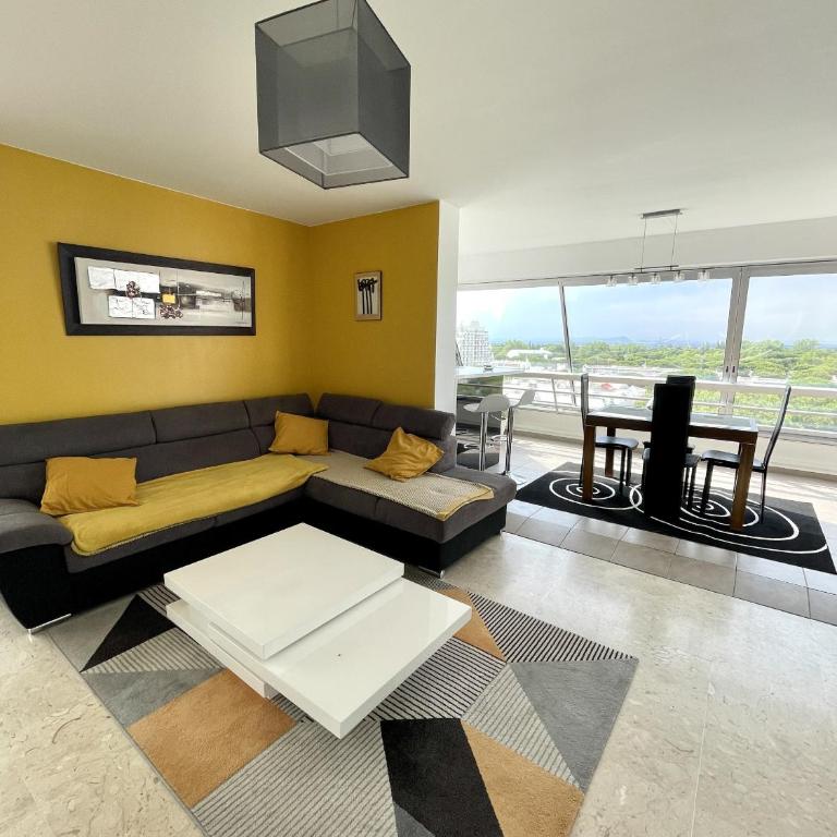 Residence avec piscine, t4 pour 6 N113 - Appartement 3 Chambres Premium avec Balcon - 1