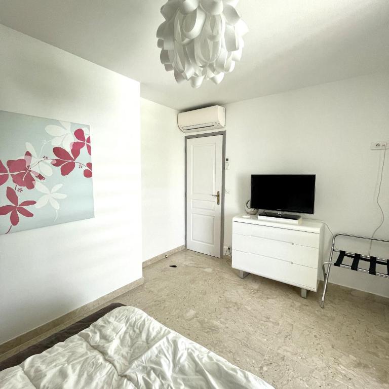 Residence avec piscine, t4 pour 6 N113 - Appartement 3 Chambres Premium avec Balcon - 10