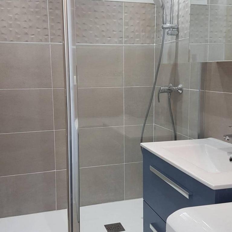 Vue mer, t3 pour 6 N33 - Appartement 2 Chambres avec Terrasse et Vue sur la Mer - 5
