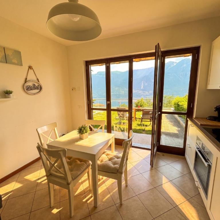 La Quiete 28 swimming pool and view - Appartamento con Vista Lago - 2