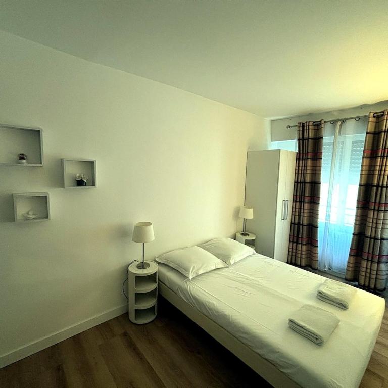 Tour Magne-8 pers-Parking-Clim - Chambre Double Économique - 7