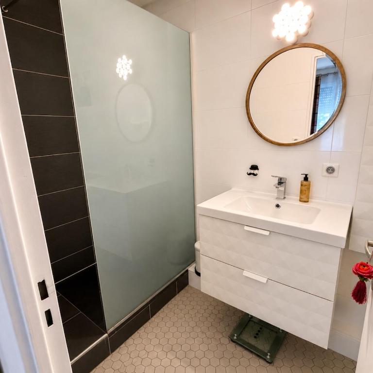 Tour Magne-8 pers-Parking-Clim - Chambre Double Économique - 12