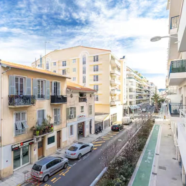 Beautiful 2 bedrooms apartment close to the sea - Apartment - 12