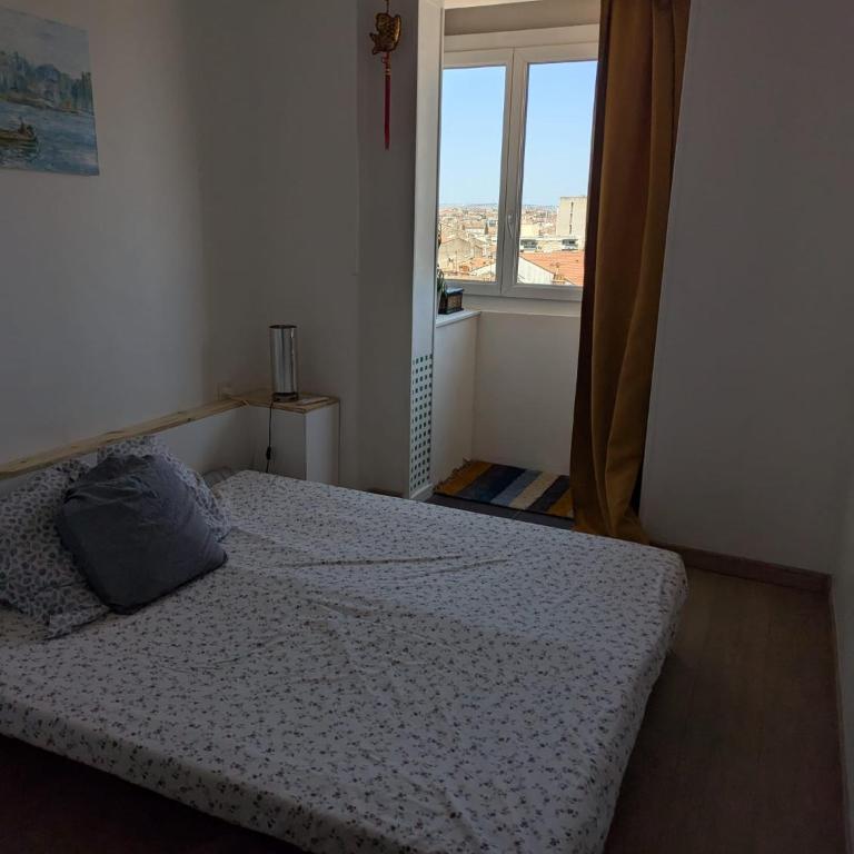 Jolie chambre avec vue en centre-ville - Chambre Double Standard avec Ventilateur - 1