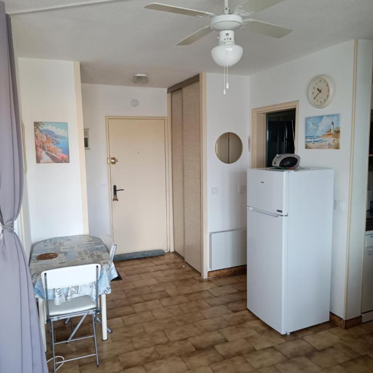 Studio confortable vue sur le port, avec balcon et parking - Studio with Sea View - 34