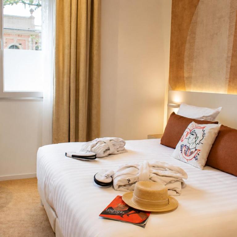 Best Western Premier Hotel Prince de Galles - Chambre Classique Lit Queen-Size - Montagne - Non-Fumeurs - 2