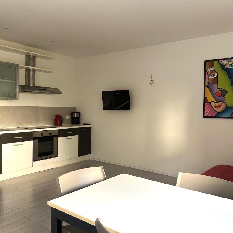 Villa Dina - Appartamento con 1 Camera da Letto e Vista Piscina - 7