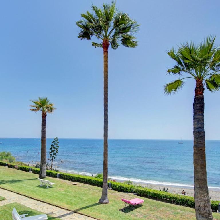 Beachfront with ocean views - Three-Bedroom Apartment - 7