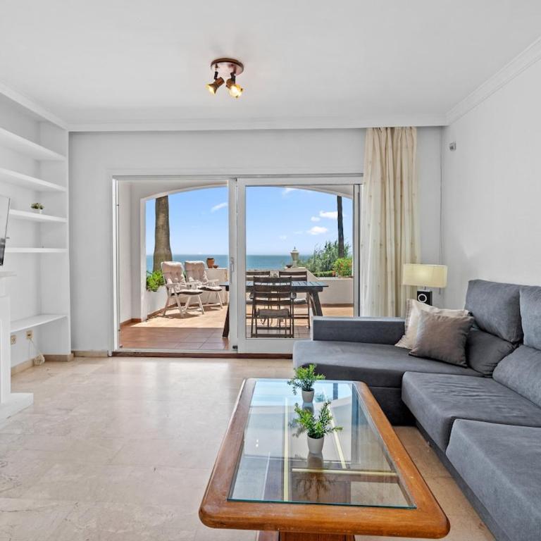 Beachfront with ocean views - Three-Bedroom Apartment - 15