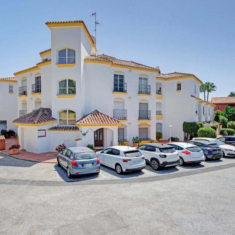 Beachfront with ocean views - Three-Bedroom Apartment - 22
