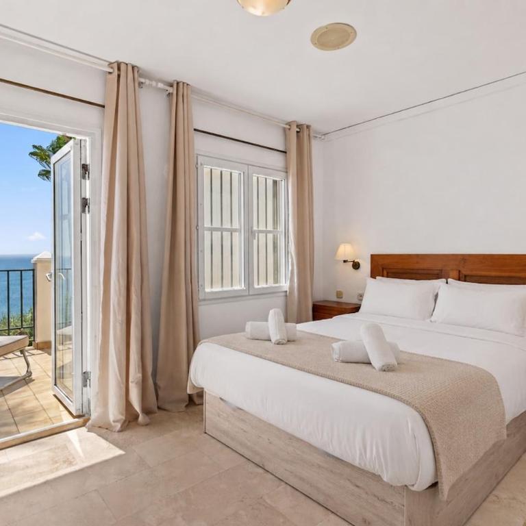 Beachfront with ocean views - Three-Bedroom Apartment - 1