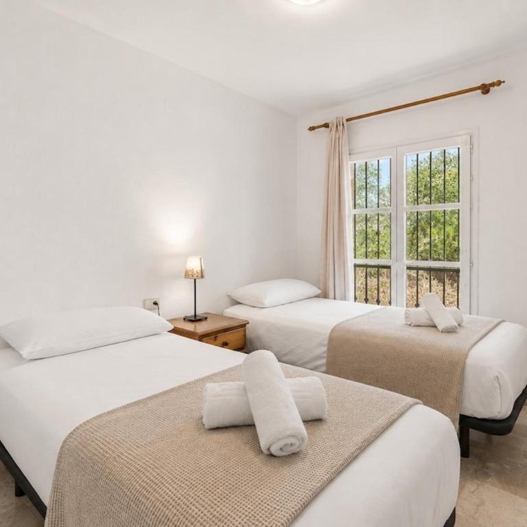 Beachfront with ocean views - Three-Bedroom Apartment - 37