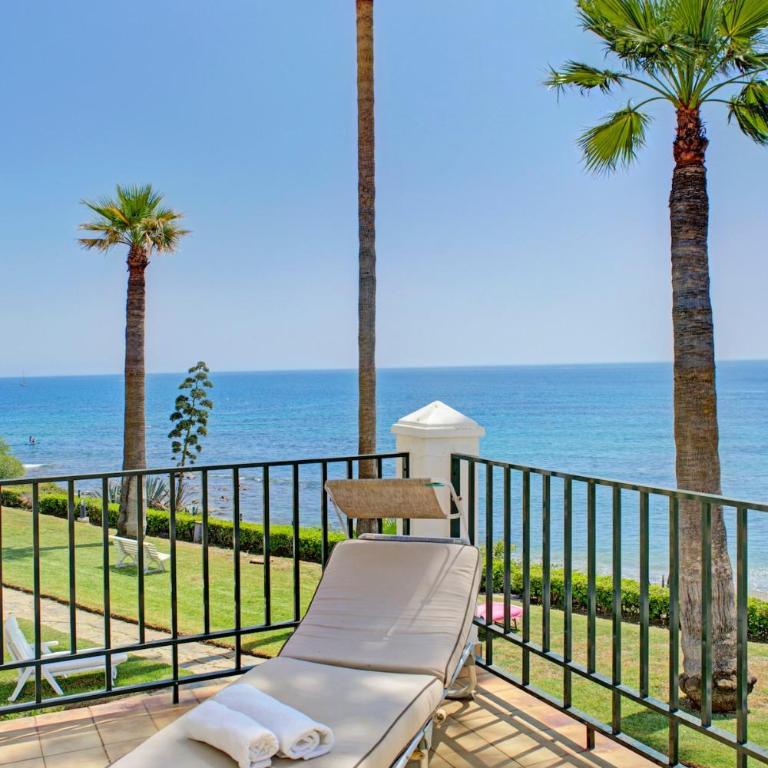 Beachfront with ocean views - Three-Bedroom Apartment - 41