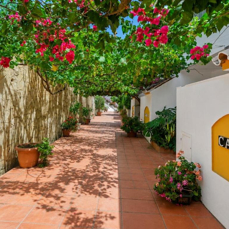 Beachfront with ocean views - Three-Bedroom Apartment - 45