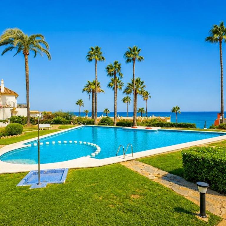 Beachfront with ocean views - Three-Bedroom Apartment - 46