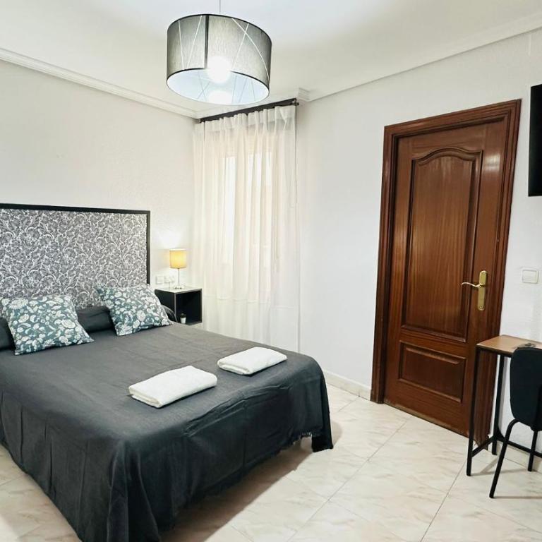 Alojamiento Alatriste - Habitación Doble con baño privado - 7