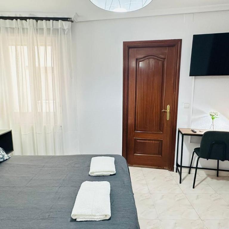 Alojamiento Alatriste - Habitación Doble con baño privado - 9