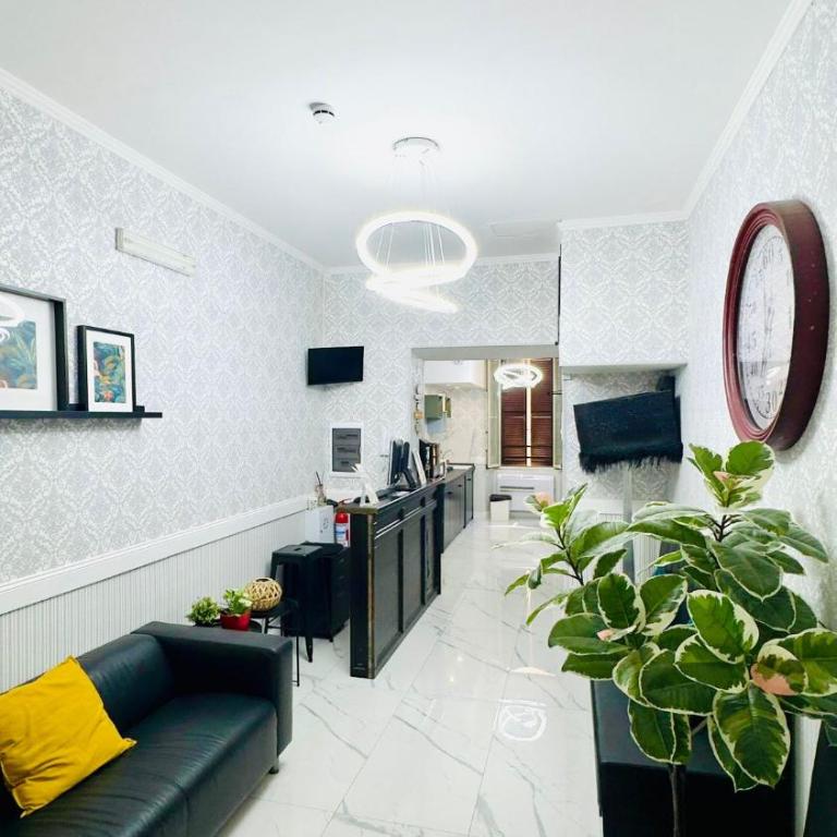 Jupiter Guesthouse - Double Room with Private Bathroom - 1