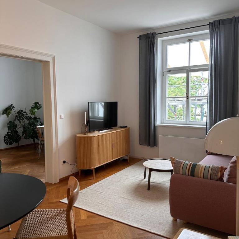 Gemütliche 2-Zimmer-Altbauwohnung - One-Bedroom Apartment - 1