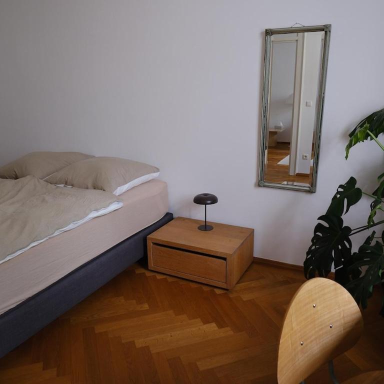 Gemütliche 2-Zimmer-Altbauwohnung - One-Bedroom Apartment - 3