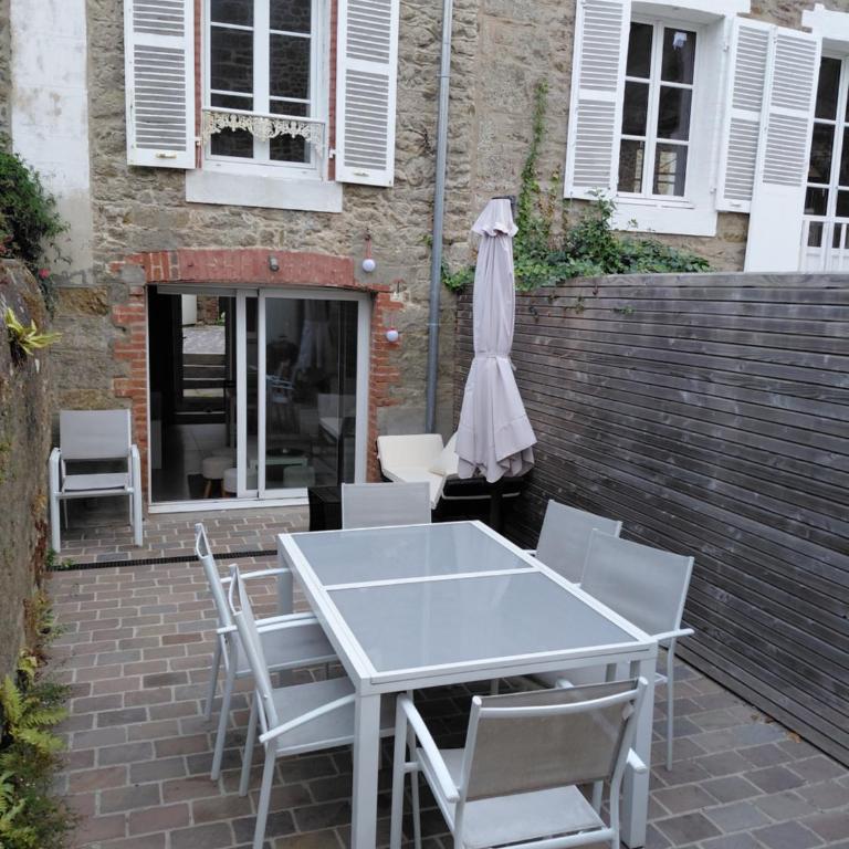 House in the center of Dinard, 250 m from the beach, facing St Malo - Maison 1 Chambre - 17