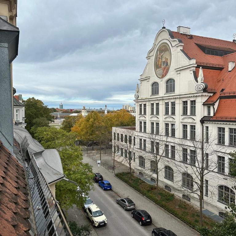 top located 1st-class penthouse with 3 rooms - Two-Bedroom Apartment with City View - 1