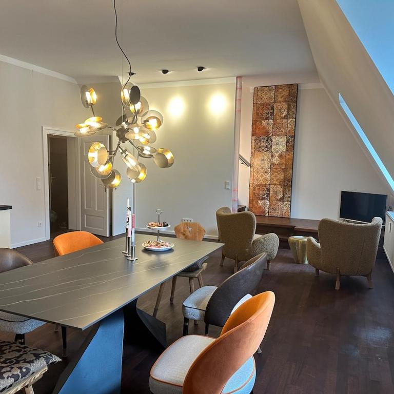 top located 1st-class penthouse with 3 rooms - Two-Bedroom Apartment with City View - 4