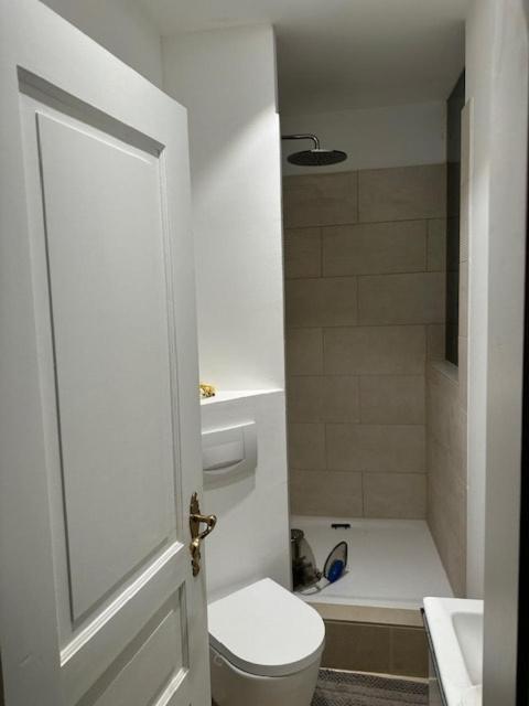 top located 1st-class penthouse with 3 rooms - Two-Bedroom Apartment with City View - 16