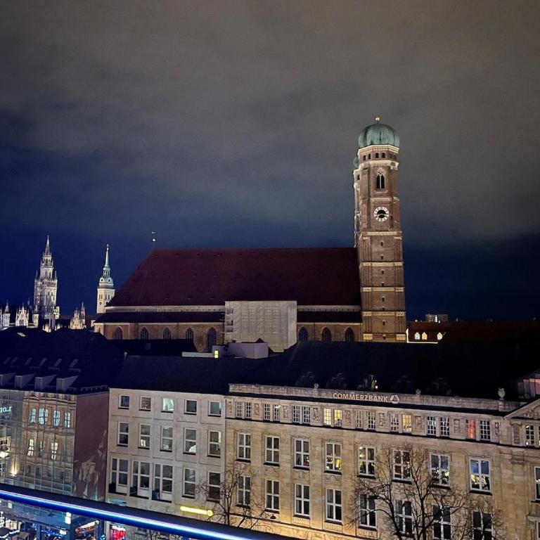 top located 1st-class penthouse with 3 rooms - Two-Bedroom Apartment with City View - 17