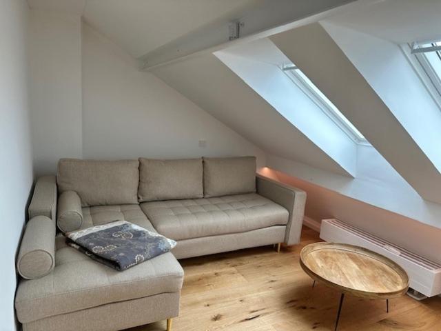 top located 1st-class penthouse with 3 rooms - Two-Bedroom Apartment with City View - 18