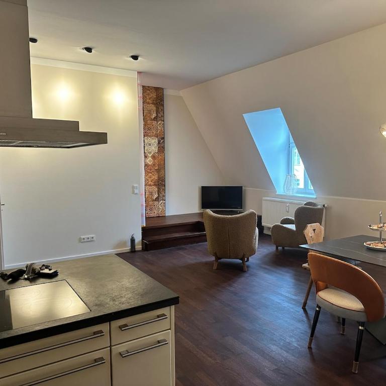 top located 1st-class penthouse with 3 rooms - Two-Bedroom Apartment with City View - 7