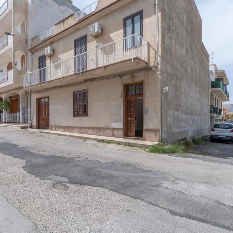 Casa Lucia - Three-Bedroom Premium Apartment with Balcony - 29