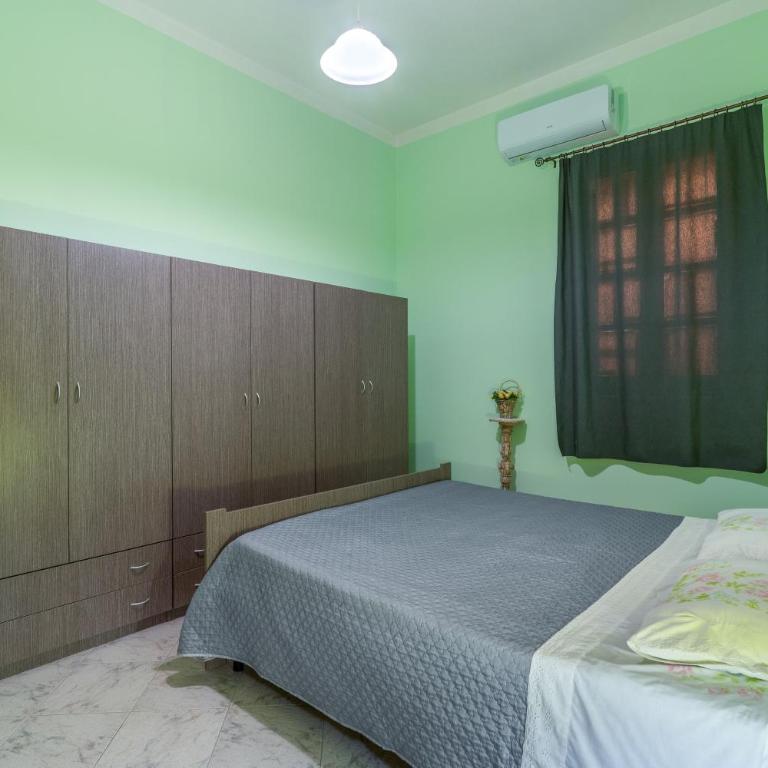 Casa Lucia - Three-Bedroom Premium Apartment with Balcony - 11