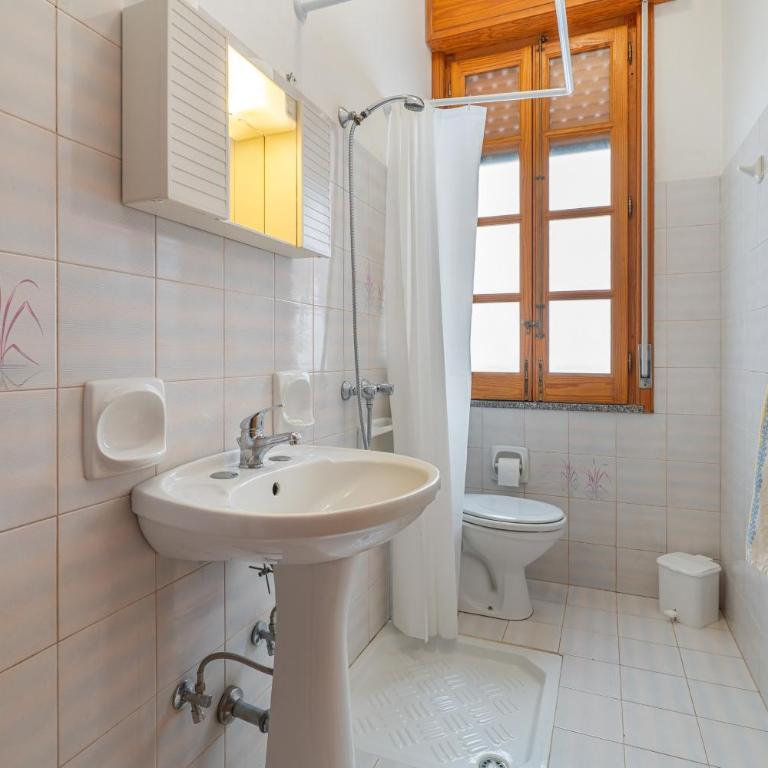 Casa Lucia - Three-Bedroom Premium Apartment with Balcony - 8