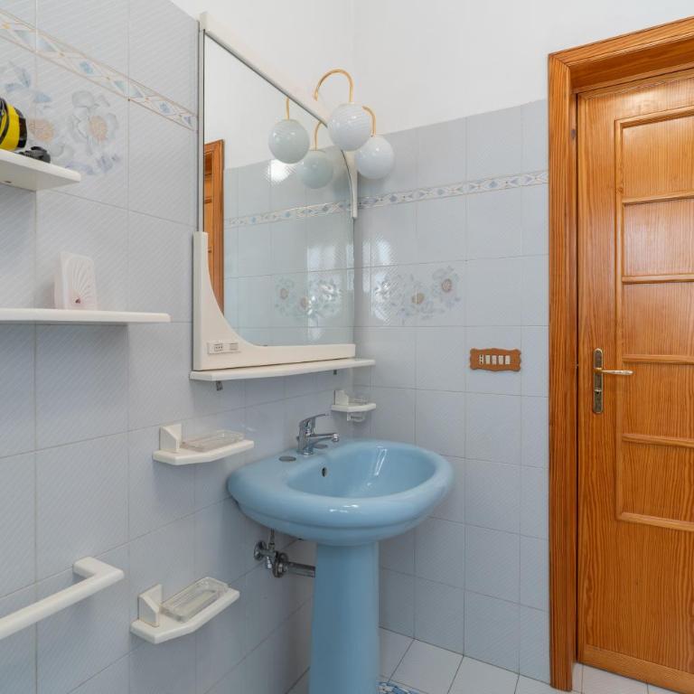 Casa Lucia - Three-Bedroom Premium Apartment with Balcony - 15