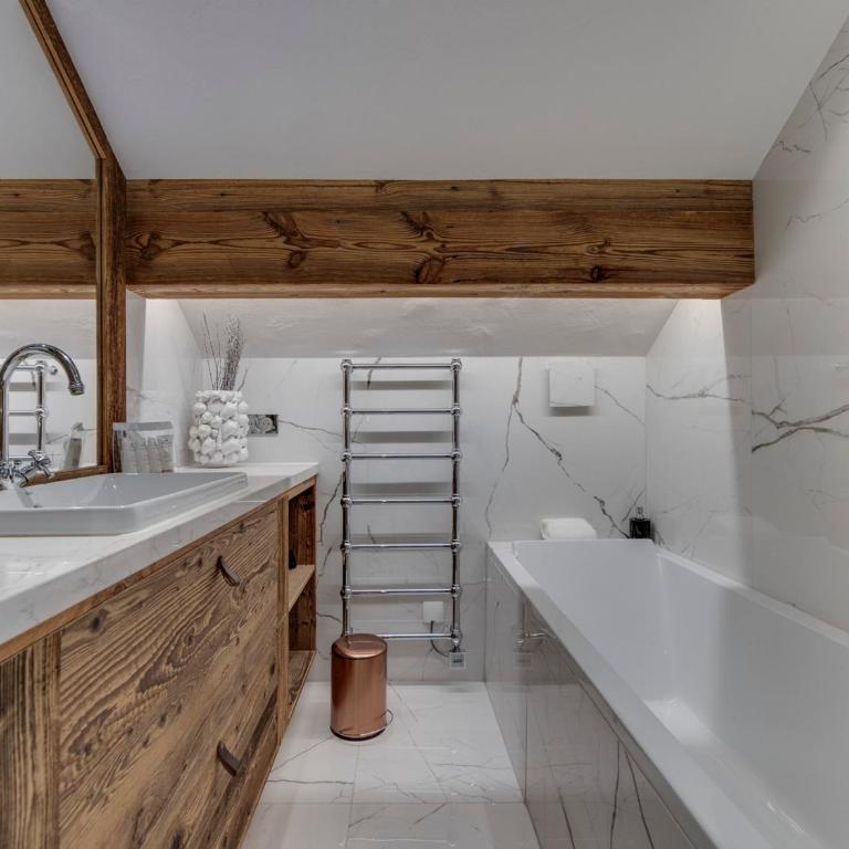 Chalet skis aux pieds avec piscine et sauna à Val-d'Isère - Chalet 3 Chambres - 16