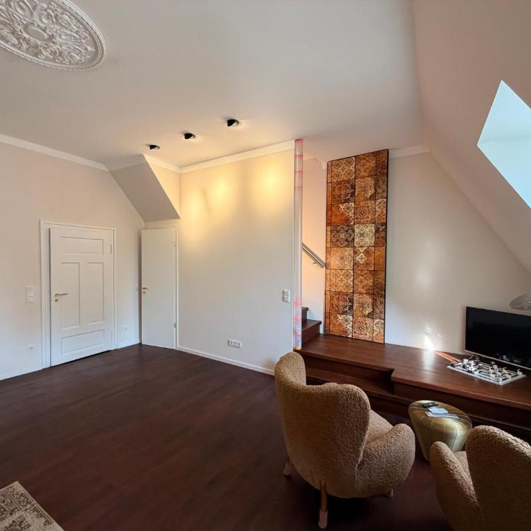 top located 1st-class penthouse with 3 rooms - Two-Bedroom Apartment with City View - 5