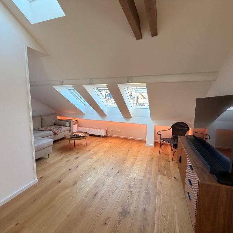 top located 1st-class penthouse with 3 rooms - Two-Bedroom Apartment with City View - 11