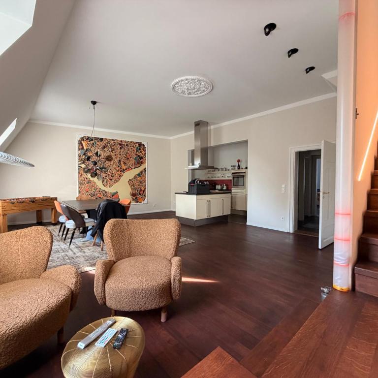top located 1st-class penthouse with 3 rooms - Two-Bedroom Apartment with City View - 2